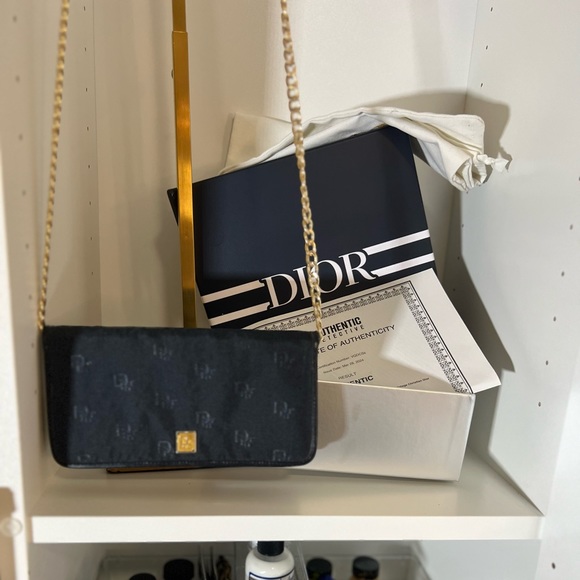 🔥🔥Authentic christian Dior Cross Body Full Inclusion🔥🔥 - Picture 2 of 8